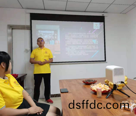 河南萬(wan)川環保設備(bei)有限公司2021年上半年錶彰大會