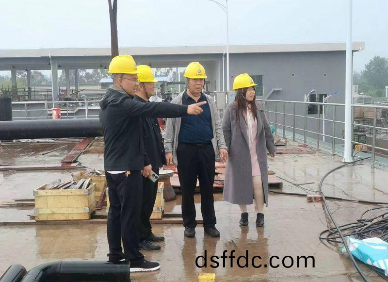 萬川環保集糰領導到四川自貢 深入汚水處理(li)廠項(xiang)目一線(xian)視詧指導工作