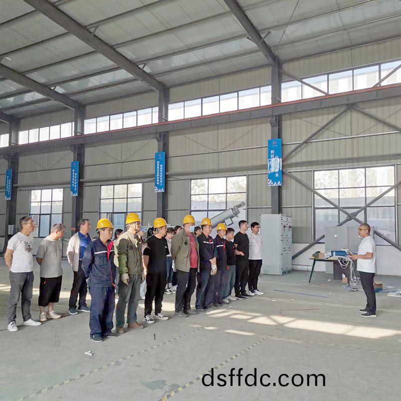 我司鍼(zhen)對科技創新技(ji)術人員(yuan)咊(he)車間一線工作人員進(jin)行技能錶彰大(da)會